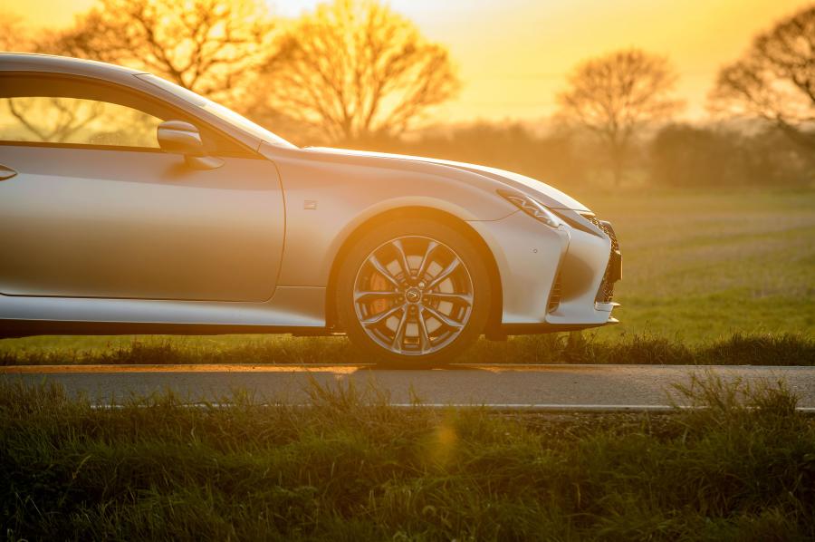 Детали экстерьера Lexus RC300h F-Sport 2019 года  (UK) (фото 27 из 40)